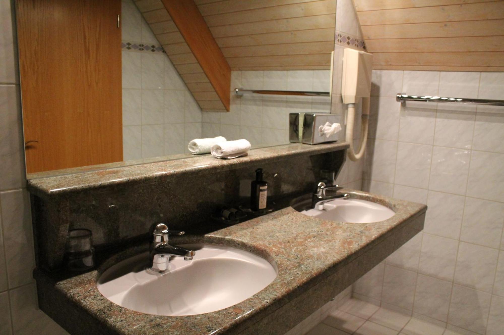 Hotel Restaurant Krone Aarberg מראה חיצוני תמונה